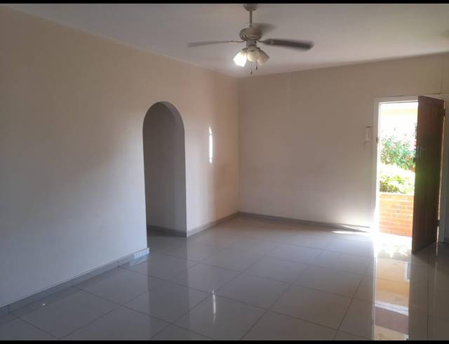 2 BEDROOM FLAT RENTED IN ESSENWOOD
